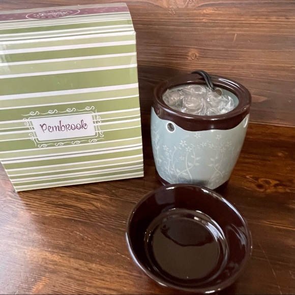 NWT Scentsy Deluxe Warmer - Pembrook - Retired - Picture 5 of 7